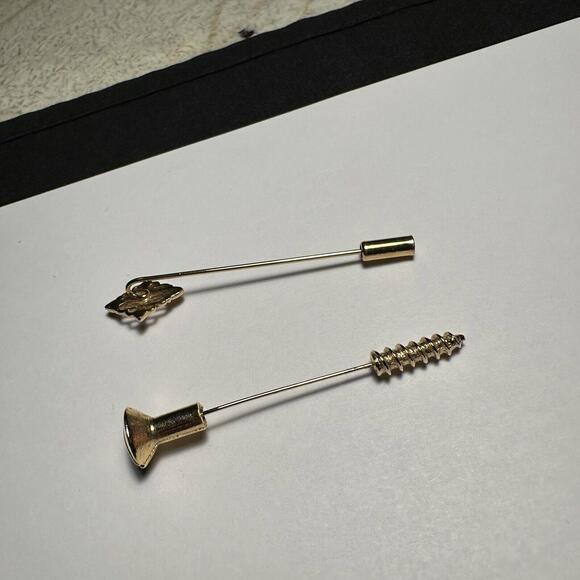Lot Of 2 Lapel Stick Pin Gold Tone Metal 1 Screw Shaped - Picture 6 of 7